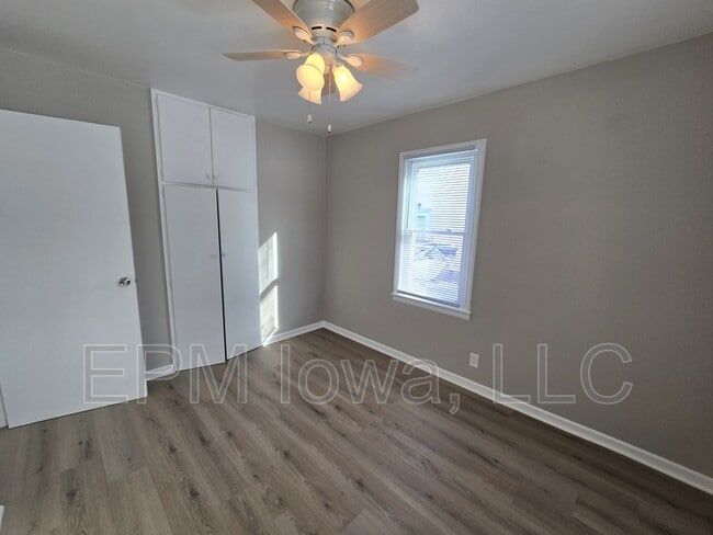 Building Photo - 1147 Bourland Ave