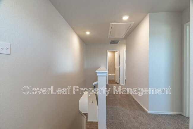 Building Photo - 466 Orion Dr