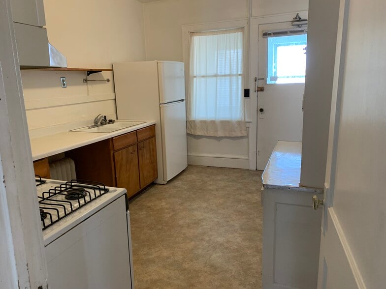 Kitchen - 2910 James Ave S