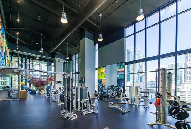 Building Photo - 1010 Brickell Ave