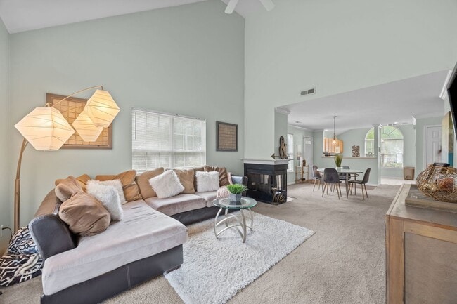 Building Photo - Stunning Townhome for Rent in Whitsett!
