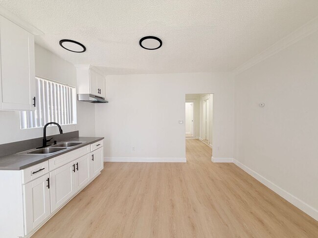 Interior Photo - 4705 Willow Brook Ave