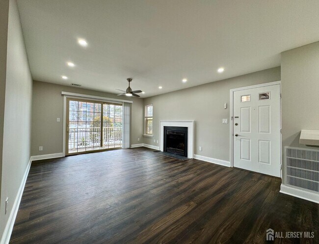 Building Photo - 10 Lear Ct