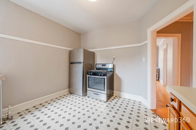 Building Photo - 6038 N Hermitage-1