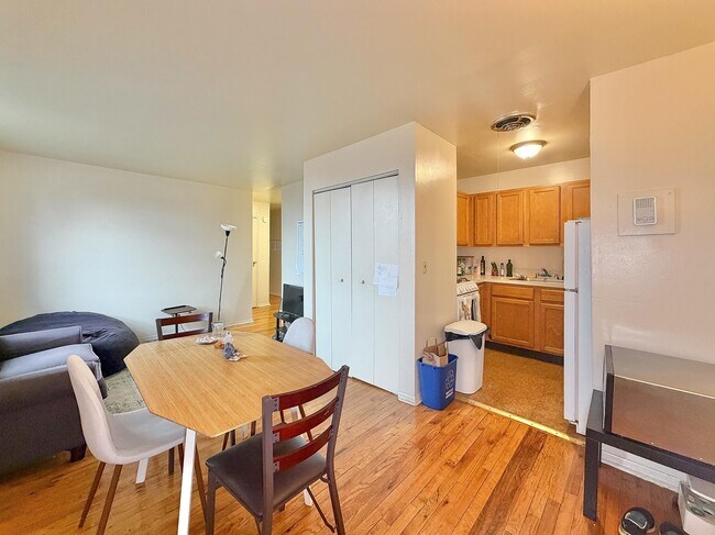 Building Photo - 564 Jersey Ave