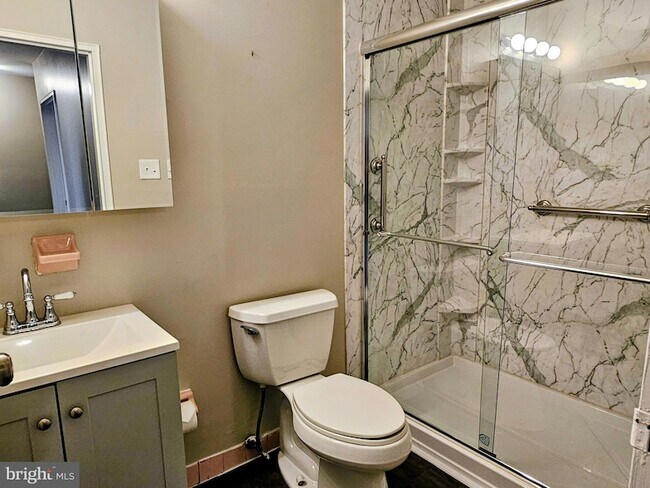 Building Photo - 1519 Roosevelt Dr