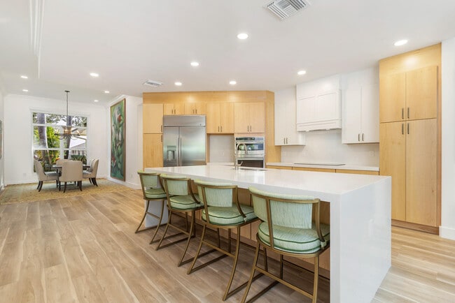 Building Photo - 3317 Embassy Dr