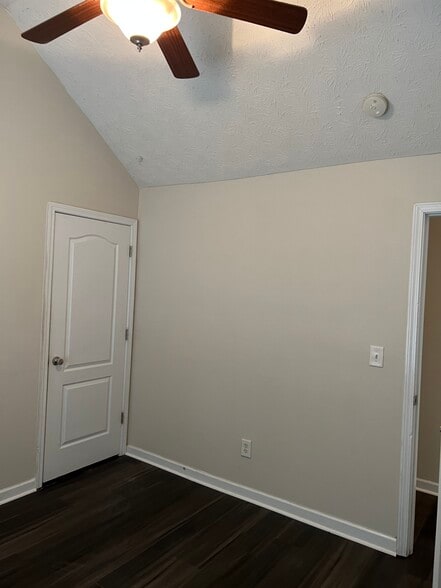 Building Photo - 827 Hannah Ct