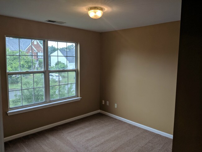 Building Photo - 5107 Huntcrest Dr SW