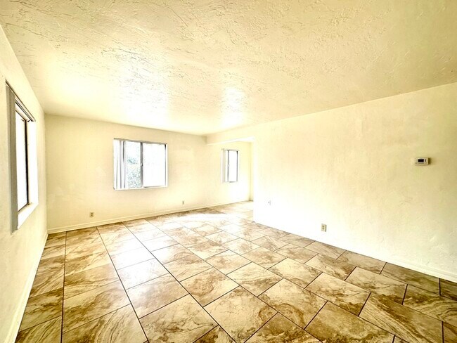 Building Photo - Rare Find 2/1 House IN DESIRED CENTRAL ARE...