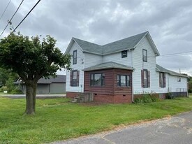 Building Photo - 223 Ash St