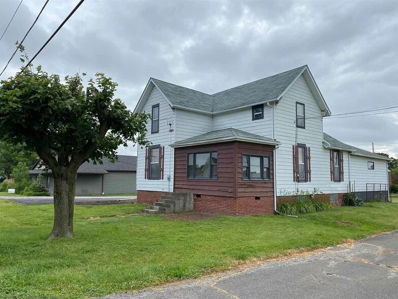 Primary Photo - 223 Ash St