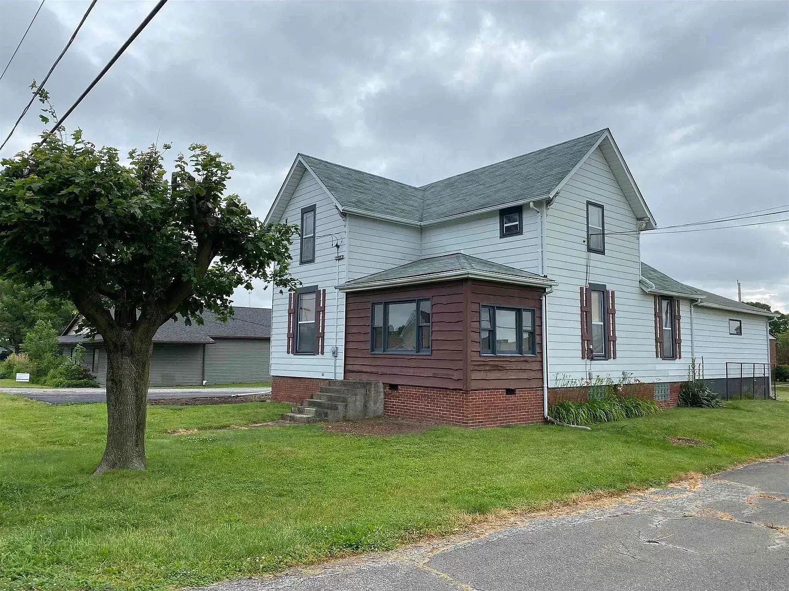 Building Photo - 223 Ash St