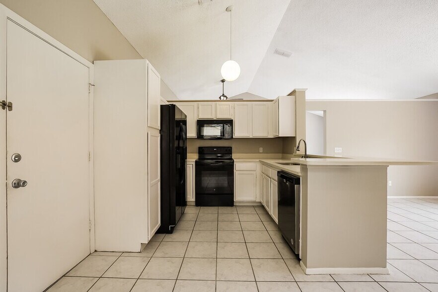 Building Photo - 1214 Lacey Oak Dr