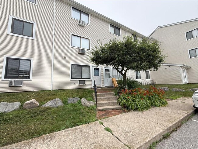 Primary Photo - 66 Girard Ave