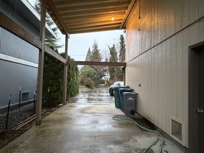 Building Photo - 8428 Maple Ave SE