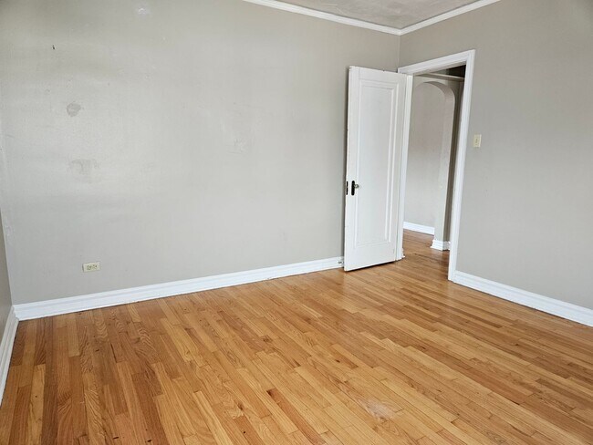 Building Photo - Lovely One Bedroom Apartment - Conveniently Located!