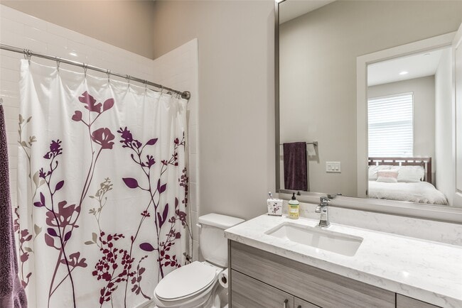 Building Photo - 1004 California St