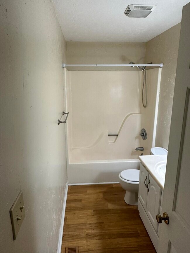 Building Photo - 415 Ridgewood Ln