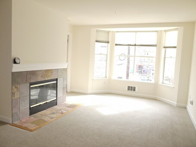 Building Photo - Spacious two bedroom, two bath corner unit condominium in North Beach