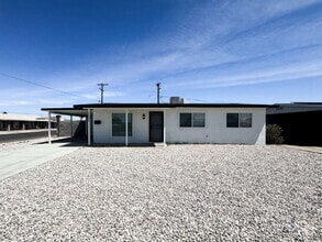 Building Photo - Cozy 3-Bed Oasis in Yuma's Heart