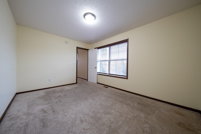 Building Photo - 15630 60th Ave N