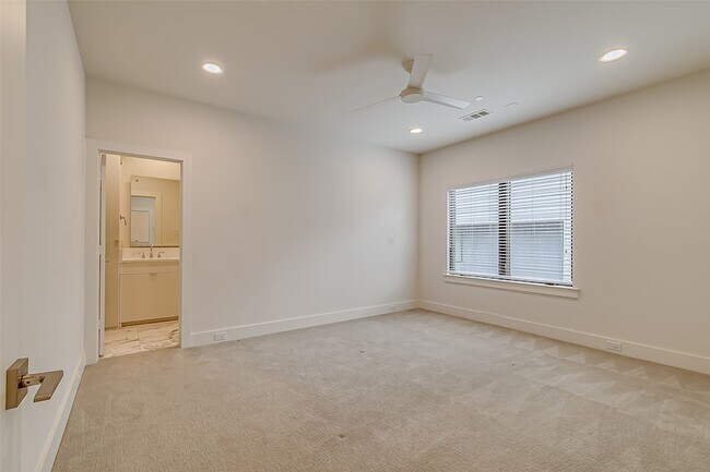 Building Photo - 2707 Kimsey Dr