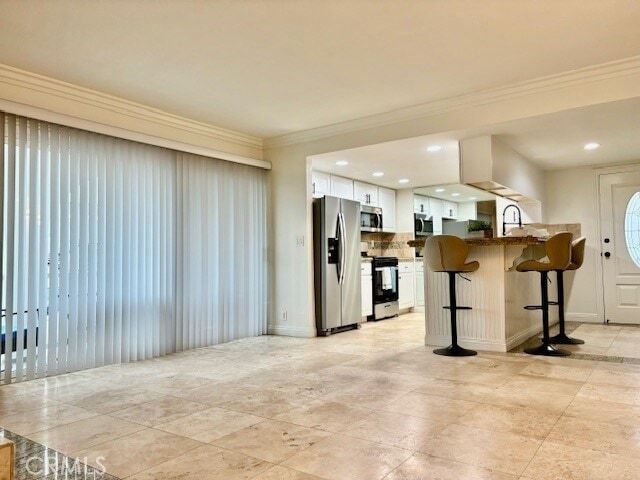 Building Photo - 904 W Balboa Blvd