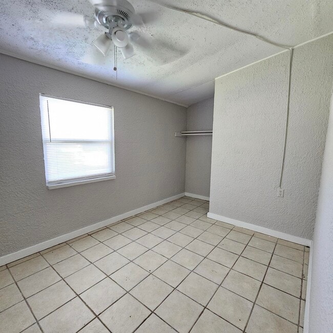 Building Photo - 1516 Majestic Ave