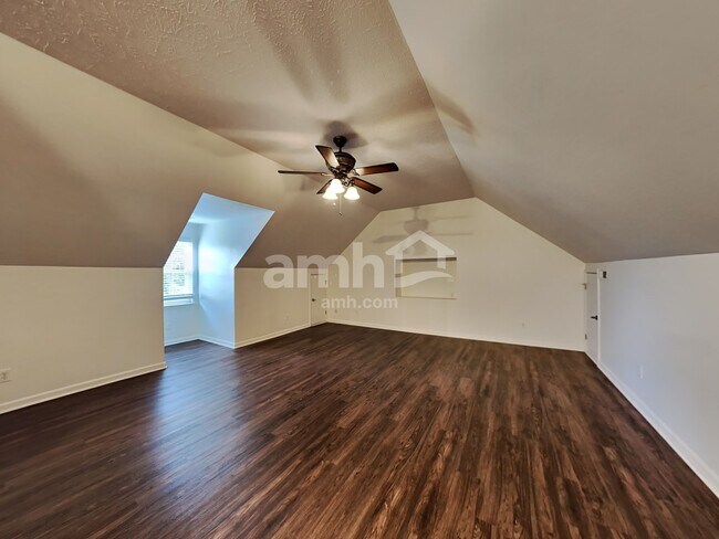 Building Photo - 200 Priest View Dr