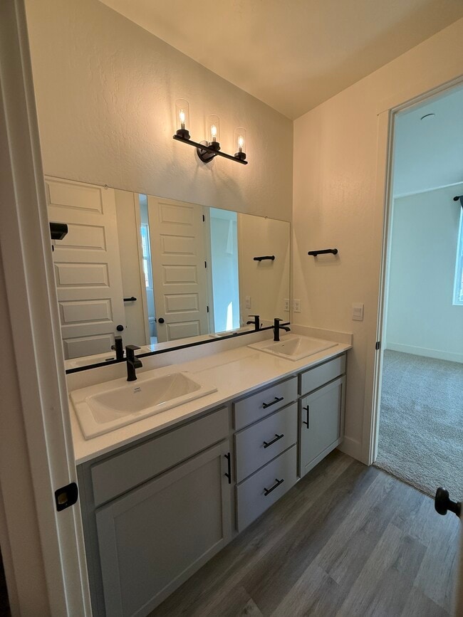 Building Photo - 402 Broadstone Ct