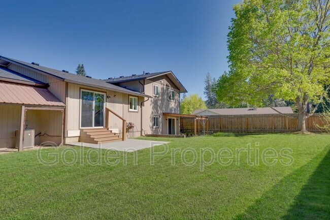 Building Photo - 3703 E Pine Hill Dr