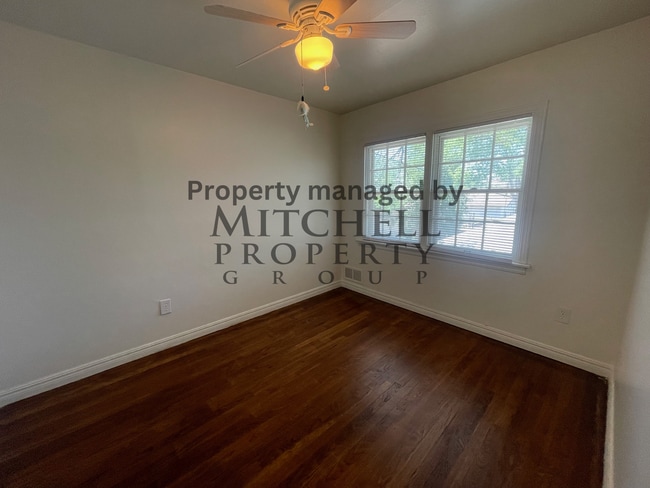 Building Photo - Cute 2 bed 1 bath with a basement you don't want to miss!