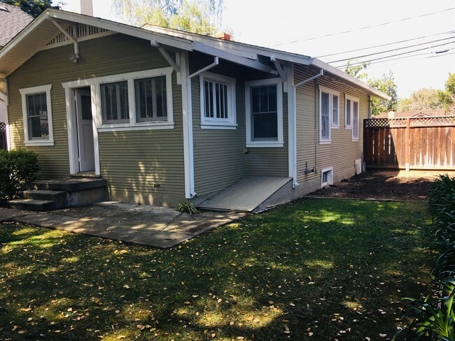 Building Photo - 1122 Channing Ave