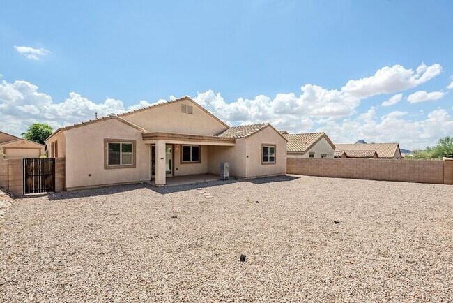Building Photo - Bright & Airy 4-Bedroom in Willow Ridge Co...