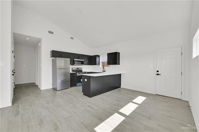 Building Photo - 23 Robin Rd