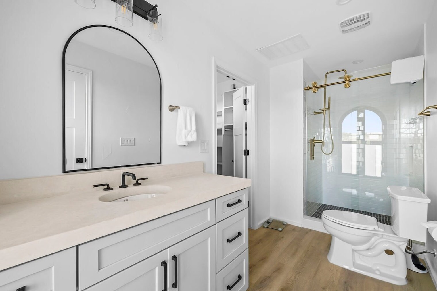 Building Photo - 2701 Bumble Bee Dr