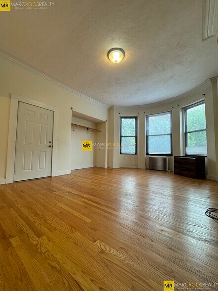 Building Photo - 585 Beacon St