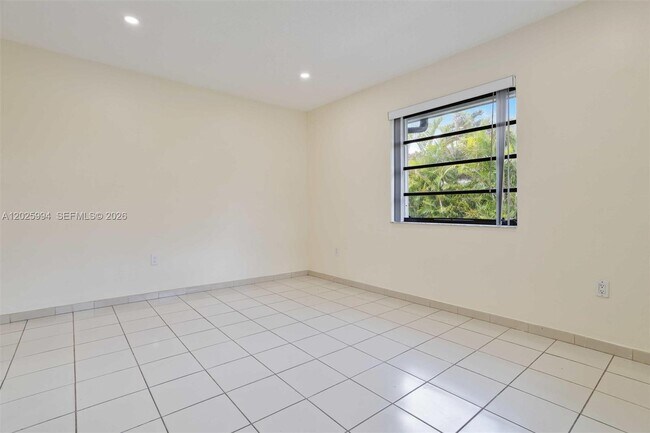 Building Photo - 337 Grand Canal Dr