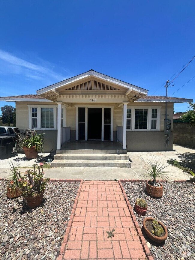 Building Photo - Well-Maintained San Diego Home with Classi...