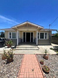 Building Photo - Well-Maintained San Diego Home with Classi...