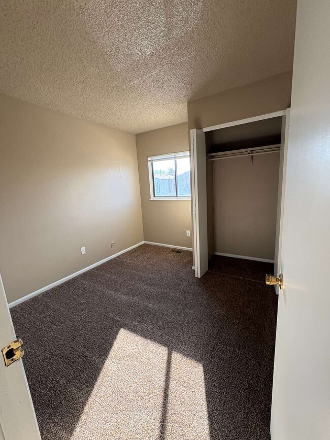 Building Photo - 3 bedroom - Allison