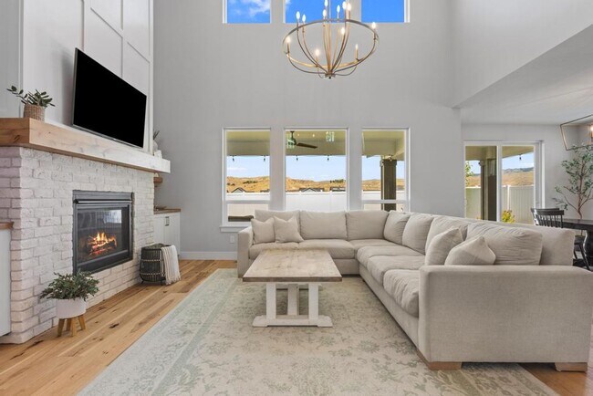 Building Photo - Luxurious Farmhouse Living in Dry Creek Ranch