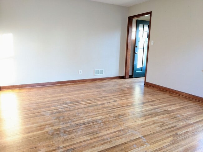 Building Photo - 1215 7th Ave SE