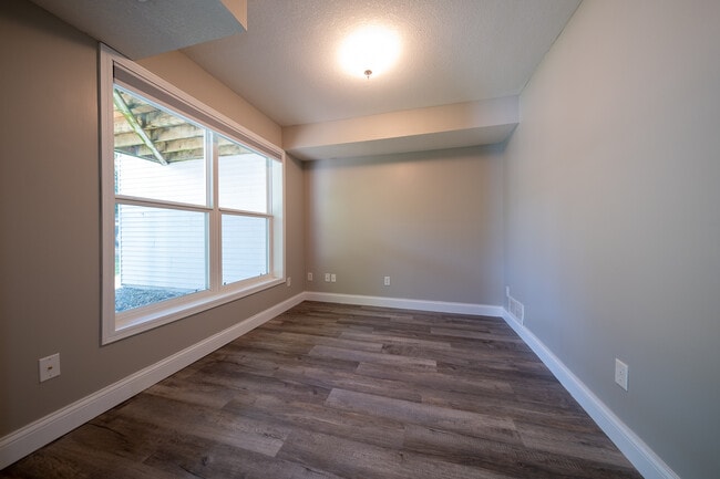 Building Photo - 5008 Bluff Heights Trail SE