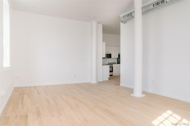 Building Photo - 155 S River St