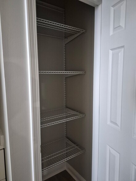 Building Photo - 111 E Main St