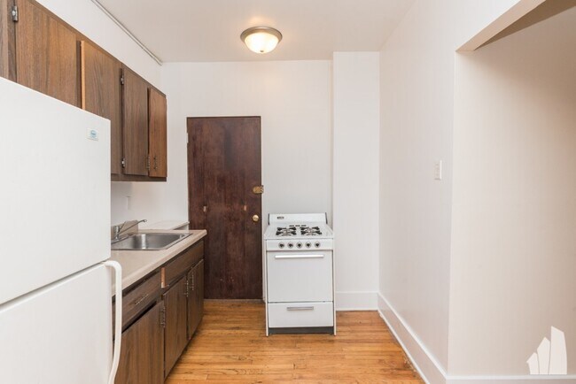 Building Photo - 953 W Cornelia Ave