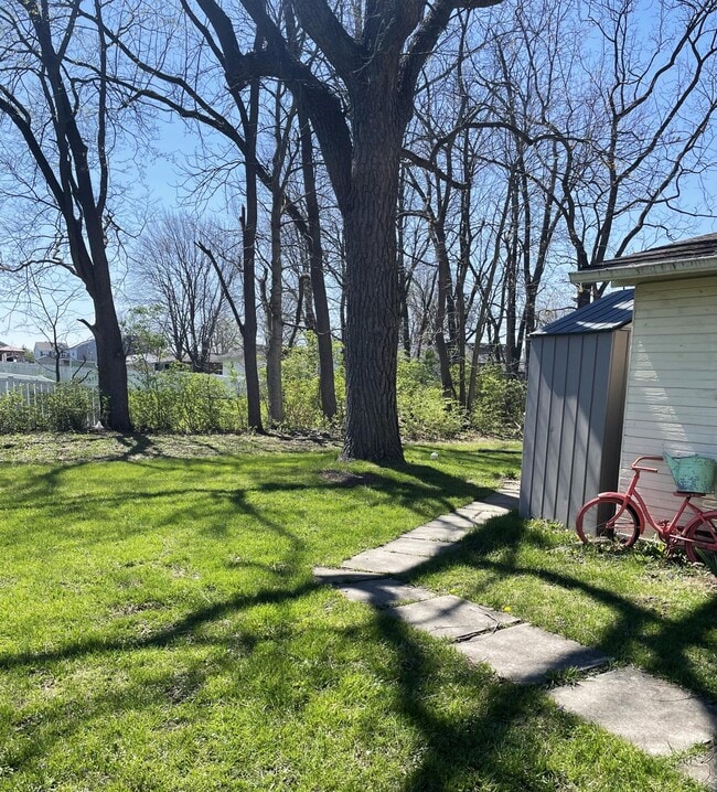 Building Photo - 650 1/2 Chestnut St