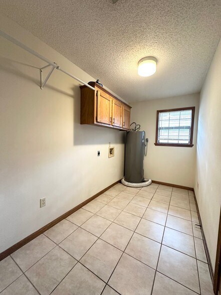 Building Photo - 6853 Willie Lou Ave